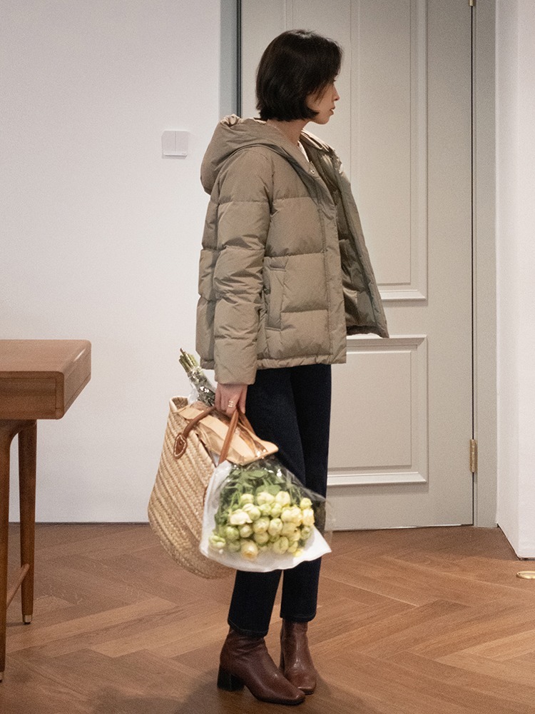 小仙女|秋冬季,羽绒服怎么穿才好看?和紧身裤或半身裙搭配,高级又时髦