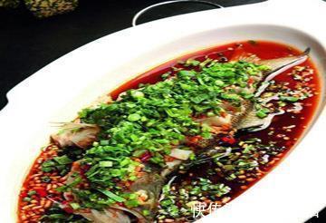 螃蟹焖锅|美食推荐:螃蟹焖锅、卜辣椒炒牛肚丝、热拌鲈鱼制作方法