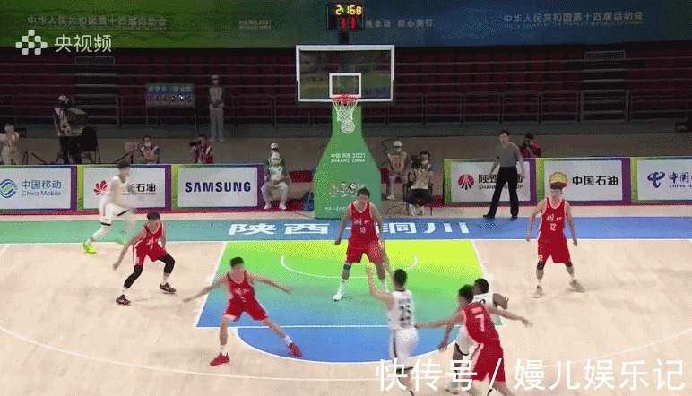 nb第一场就爆！又扣又帽！打崩NBA落选秀！他真是中国男篮的未来