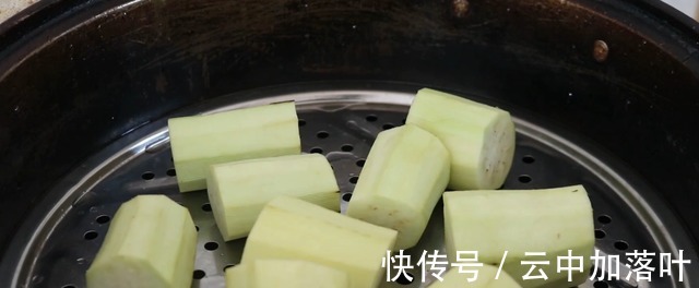 做法|茄子和皮蛋这个创新做法火了,我们家百吃不厌,招待客人有面子!