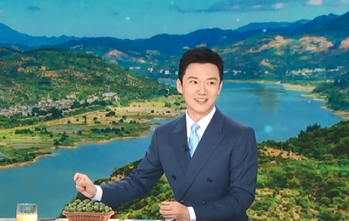 橄欖|張韜:《新聞直播間》秀才藝,喜提第一個在主播臺上清唱的男主播