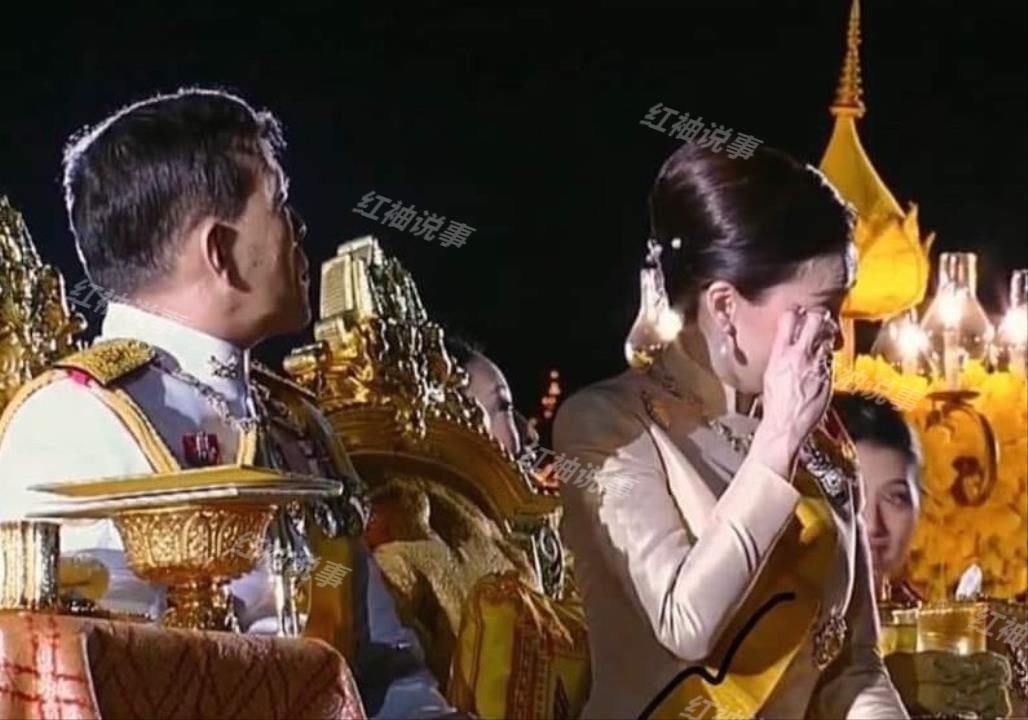 宫斗$泰国宫斗现场直播中:35岁诗妮娜瘪嘴挑衅,对苏提达王后大不敬