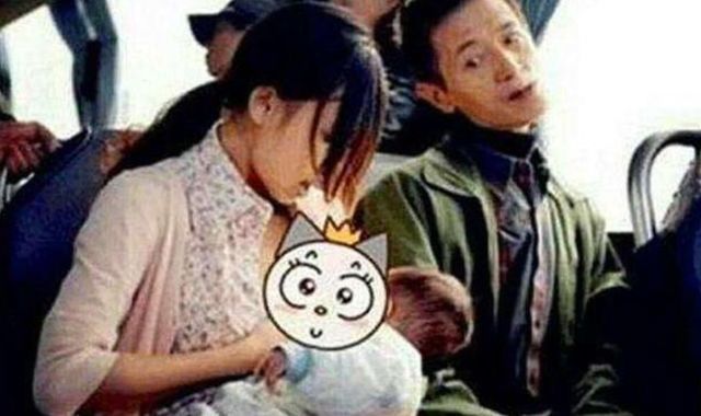 母婴|女子在地铁上喂母乳,被旁边男子指责不体面,妈妈当场回怼太解气
