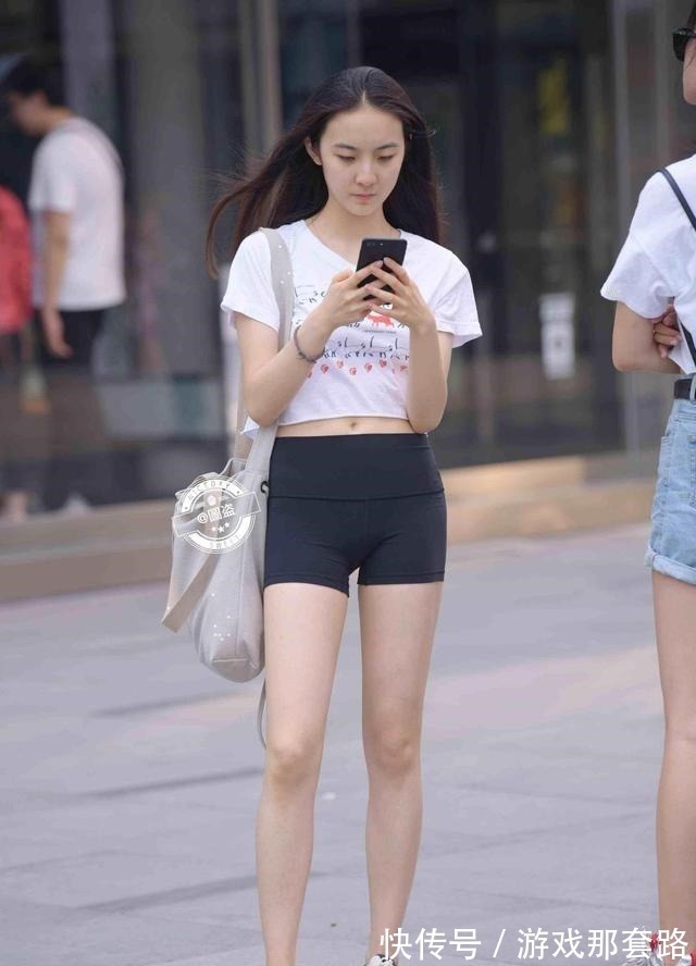 清爽 清爽穿搭非瑜伽裤莫属,利落又不乏活力感,时尚美丽!