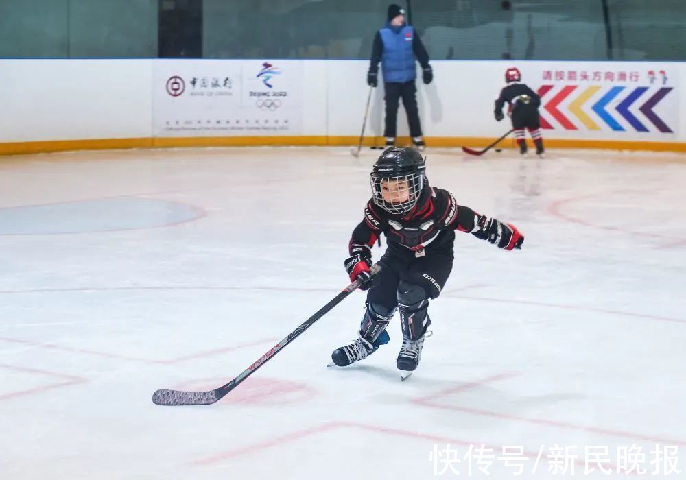 上海|上海人玩冰雪热情有多高？从3岁的小孩到70岁的奶奶都来了