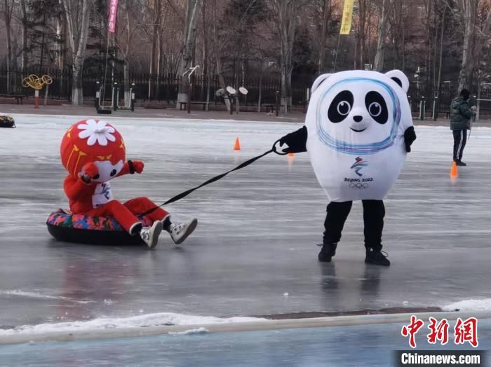 世界大学|沈阳一小学欢度冰雪节 短道速滑世界冠军与孩子们共舞