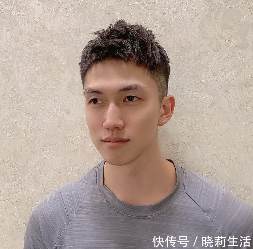 男发|男发不管怎么剪，还是“两边铲短”比较好看，这些发型帅气值得剪