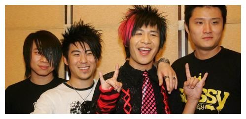 大张伟的“人设”，骗了太多人：看似玩世不恭，其实用情至深