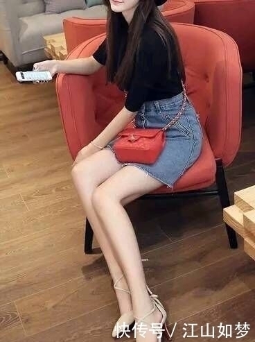 路人|细跟鞋是时尚潮水的前沿,文雅又充满魅力,随意俘虏路人的芳心