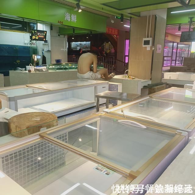 回家吃饭|当菜市场贴上瓷砖后,变干净了,但租金涨了,生活气息也没了!