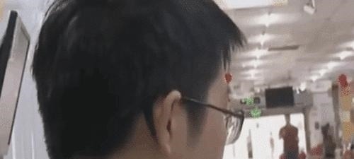 差评|女子买十几个充电宝全部给差评随后收到的快递让她有些后怕