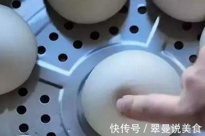 蒸馒头不要再用酵母了，用它发酵，蒸出来的馒头又白又香还筋道