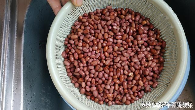 用南瓜和红豆做早餐,松软料足,做1次吃3天,简单省事营养好