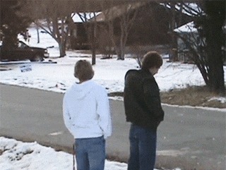 |搞笑GIF: 大姐你听解释 我真的不是故意撞上去的