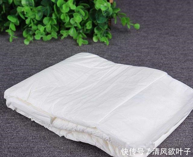 钓友|钓鱼人拼船出海钓鱼,船上没有厕所,女钓友的做法大胆又令人佩服