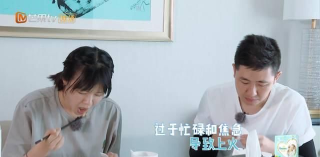 李艾生|李艾生孩子脐带绕颈顺产侧切,月子餐还有火龙果,米饭好大一碗