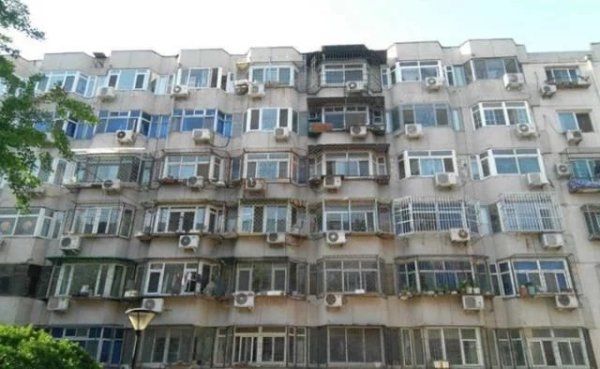 中间户|2梯4户的房子,是选边户还是中户好售楼小姐多添点钱也别买中户