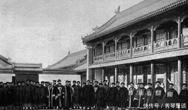 对联|秀才写下一副对联,顺便夸了皇帝祖宗6代,皇帝:状元是你了