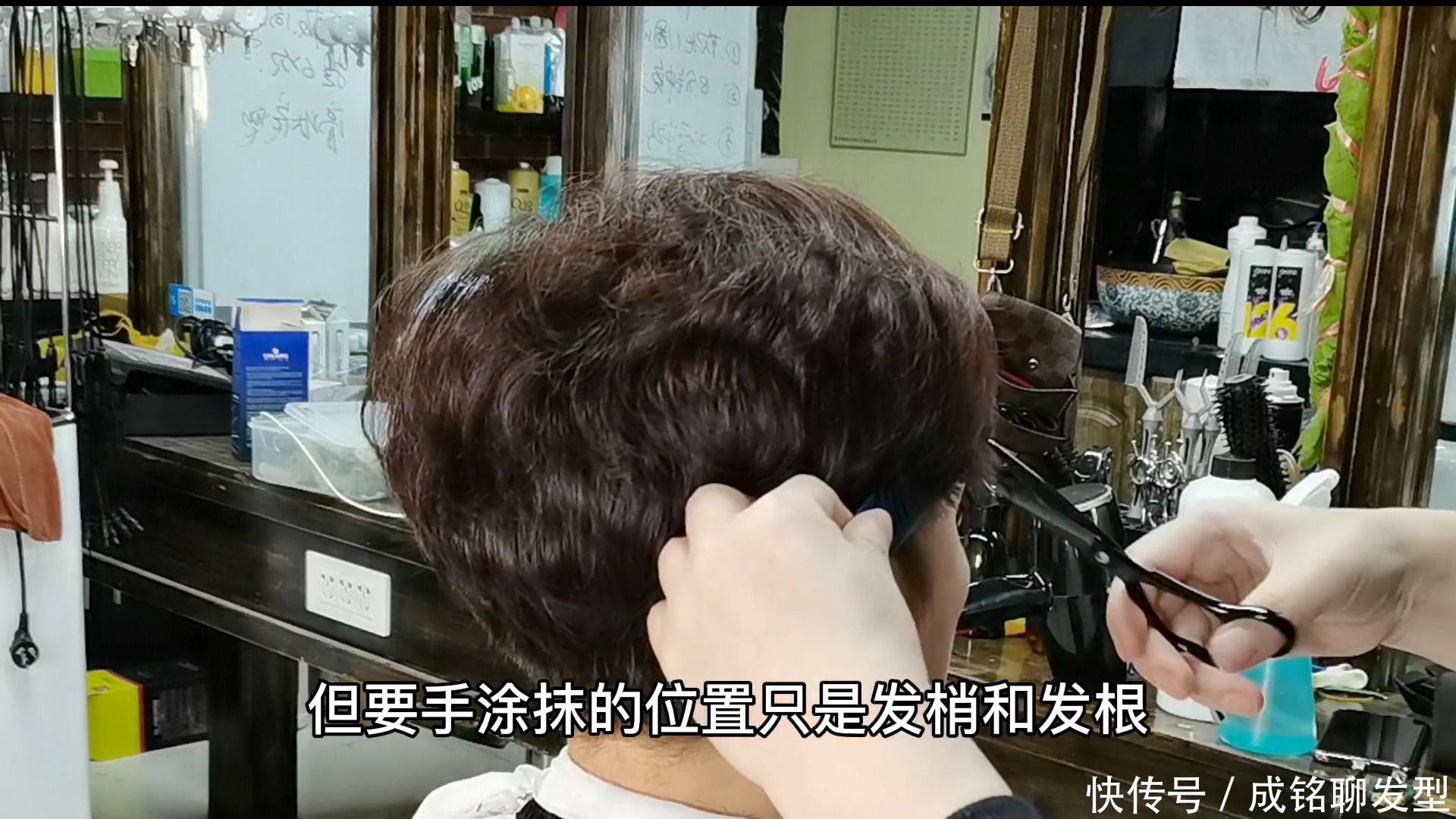 50岁女人短发这样做,发根蓬松烫+发尾纹理烫,减龄干练又显气质