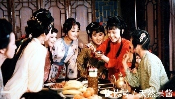 贾宝玉$贾宝玉生日夜宴,遍请贾府姊妹,为何却粗心大意漏掉了王熙凤?