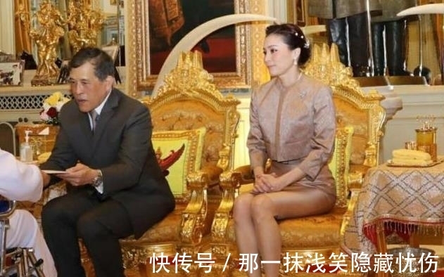 苏提达@诗妮娜苏提达胜负未分,泰王与贵妃同场祈福,王后不见踪影