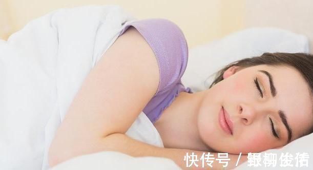 身体不适|女性45岁后,身体没有出现三种情况,偷着乐吧,更年期离你还远