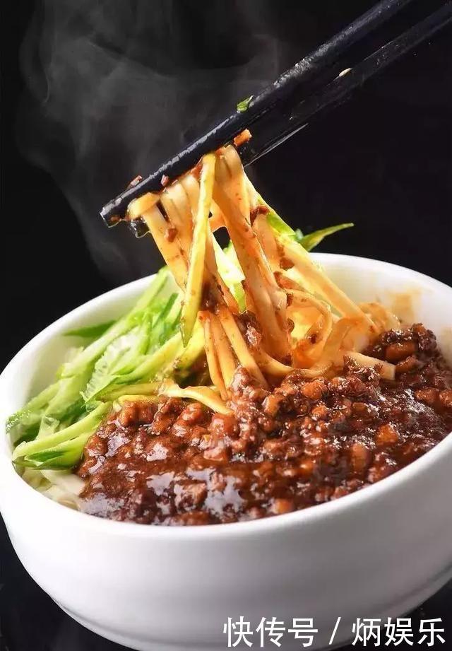 日本票选“世界最美味的6碗面”,竟然选了3道中国的