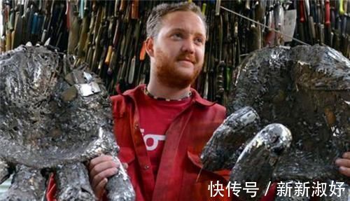 雕塑家@世界上最吓人的雕像,用10万把刀打造,每把背后都是一名遇害者