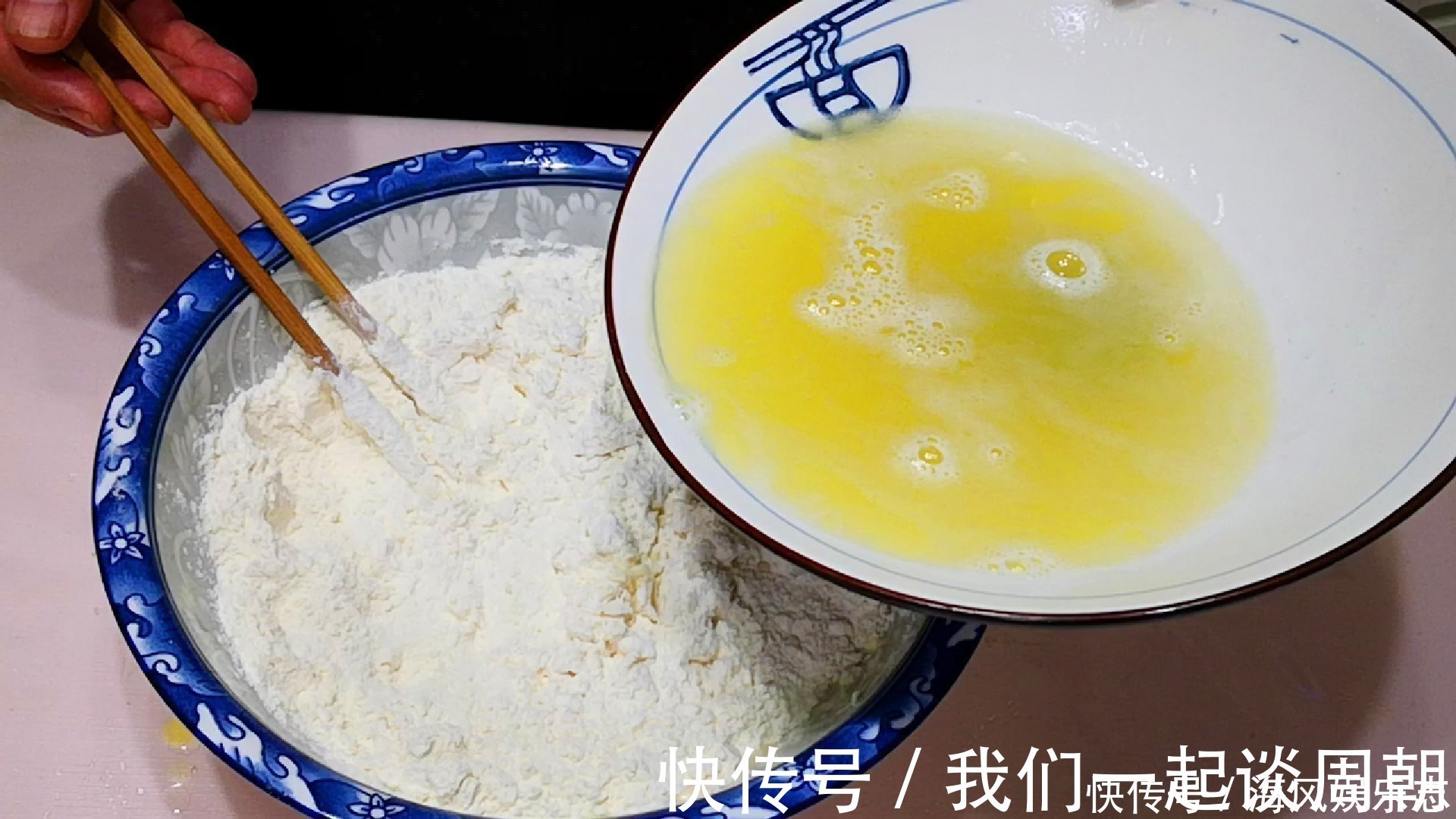 搅拌均匀|白菜饺子好吃有秘诀，学会如此调馅，味道格外鲜美，味精都省了