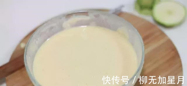 在家炸酥肉，面糊只用水调就错了，教你饭店做法，外酥里嫩不脱糊！