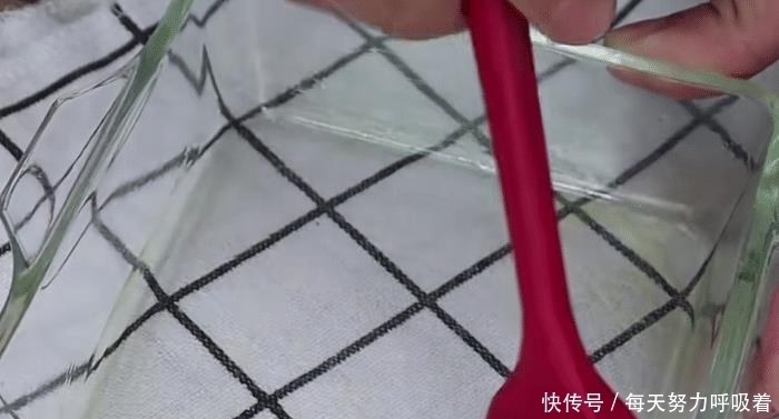 简单|胡萝卜鸡蛋小米糕,营养美味的宝宝辅食,软嫩可口,简单易学