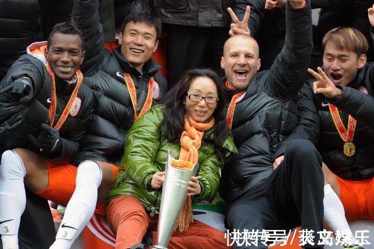 中国足球|足球黑洞!女老板搞垮老牌中超球队后,又要搞垮一支老牌英超球队