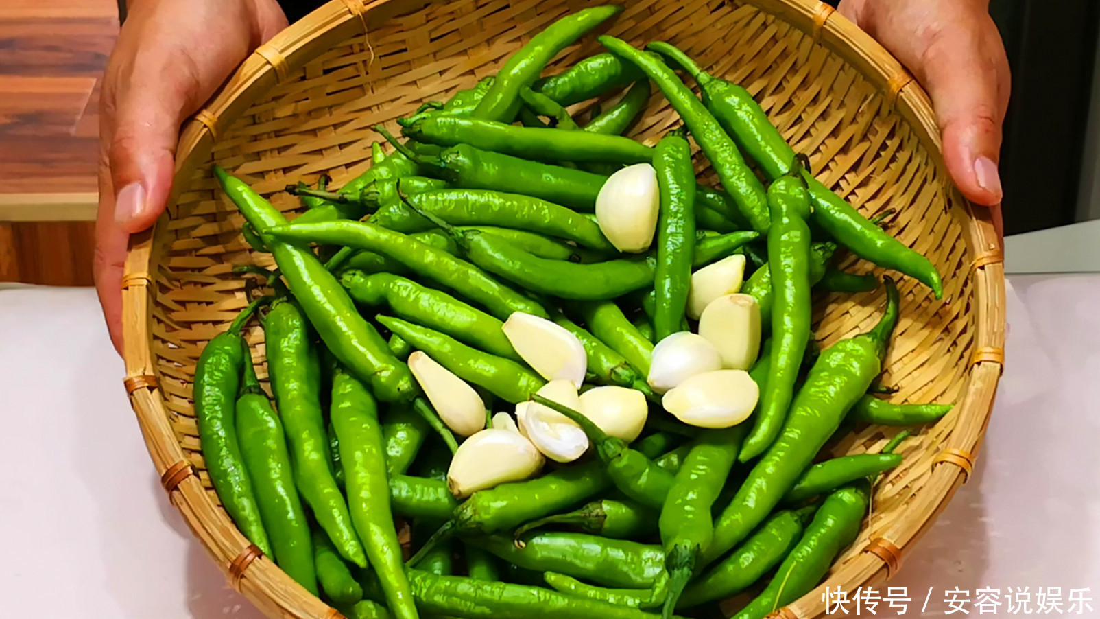 吃肉|腌辣椒别只会加盐了，教你秘制腌法，我家隔三差五做，比吃肉还香