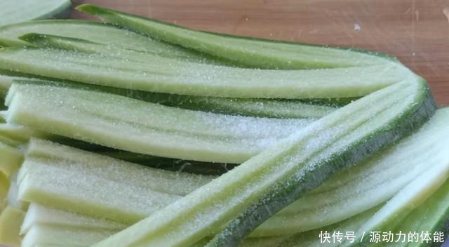 用40年的老方法来腌制萝卜干,简单3步,1天就能吃,嘎嘣脆!