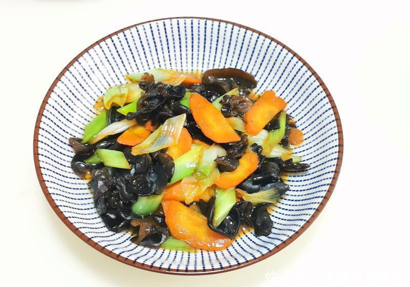 倒入|40岁阿姨的一人食午餐,精致不费时,网友:真心羡慕