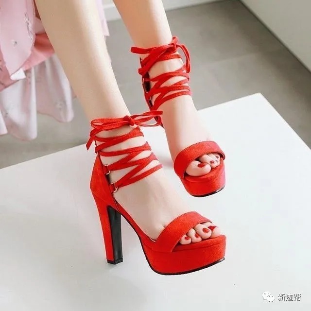 高跟|惊艳路人!女人的时尚魅力要从高跟鞋开始,穿上后,让你知性又有女人味!
