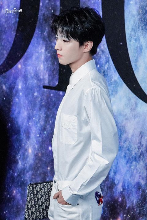 长大成人|王俊凯、刘昊然综艺开录，却因航班惹争议，网友质疑他们耍节目组