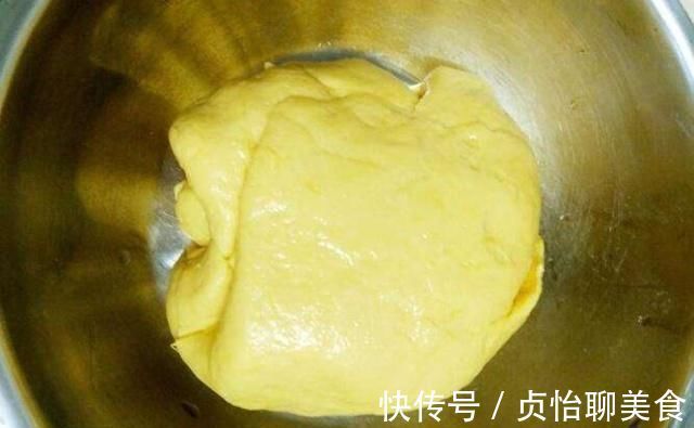 爷爷炸油条的秘方,不用泡打粉,只需加点“它”,出锅后蓬松酥软