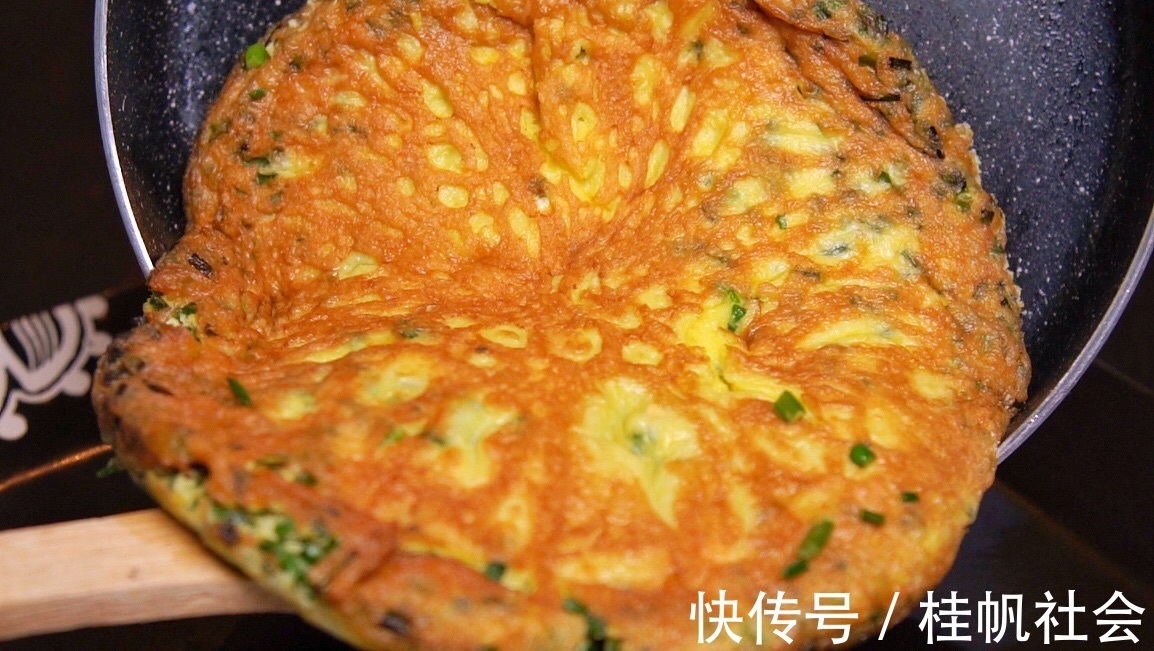 可口|韭菜梗鸡蛋饼,美味可口,简单好做