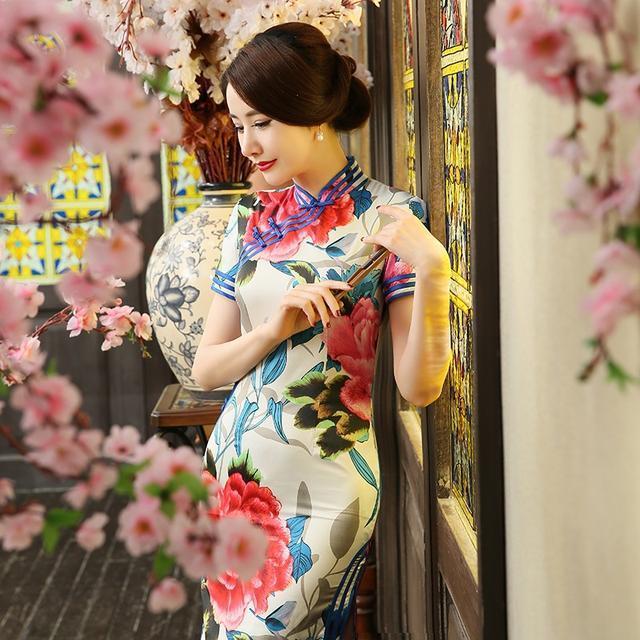 别再追捧日韩服饰啦,其实国风旗袍才是最美的,怎么穿都有范儿