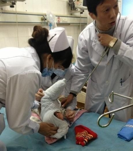 吸入物|3个月婴儿突发肺气肿送急救,医生查出原因后连摇头无知坑娃