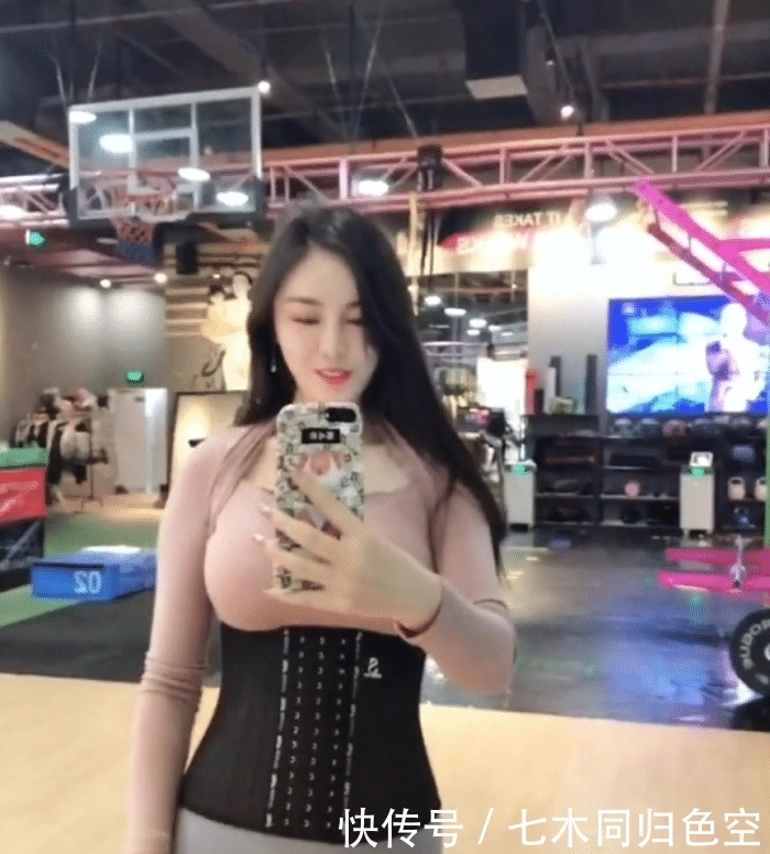 少妇|胖少妇美甲做那么长,这样也能健身?