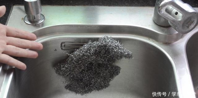 窗帘|洗碗池里放一个窗帘挂钩,真是厉害,一年能省下不少钱,涨知识了!