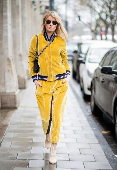 靴子+运动裤=2021最潮穿法，不管年龄多大，配这3种外套穿