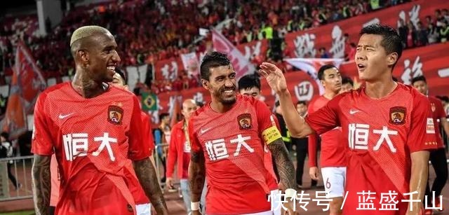喜讯|中国足球传来喜讯广州队做出难得决定,球迷纷纷点赞!