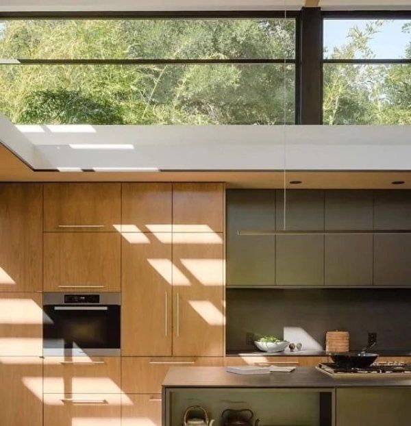 餐厨|不差钱的土豪,在山里建了座豪宅,鸟语花香,过上诗一般的生活