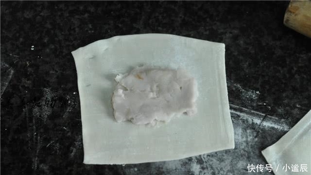 早餐别吃油条了,教你懒人做法,2块钱馄饨皮就搞定,比油条更香