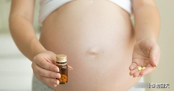 怀孕期间|孕妈尽量少吃这几类食物,不但有助于补钙,或许胎宝也开心!