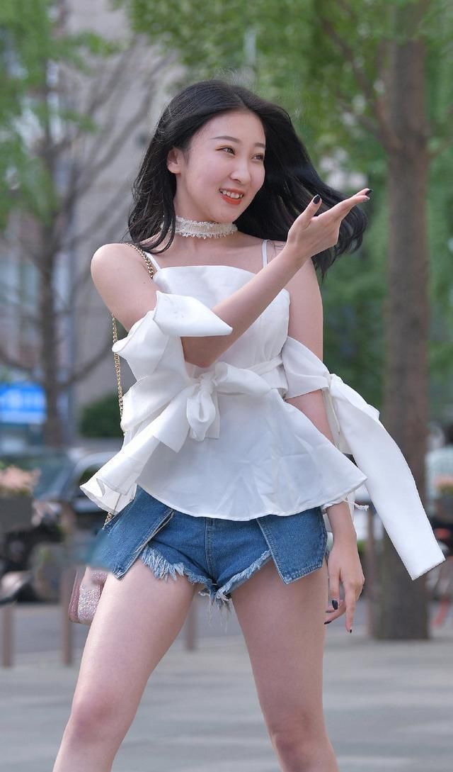 瑜伽裤带来百变气质，彰显时髦感，尽显妩媚诱惑