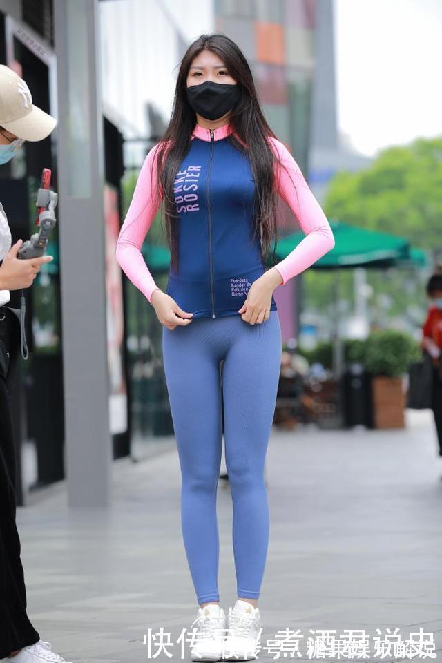 小姐姐|美女穿运动装,为了“防晒”却把闷热忘给了